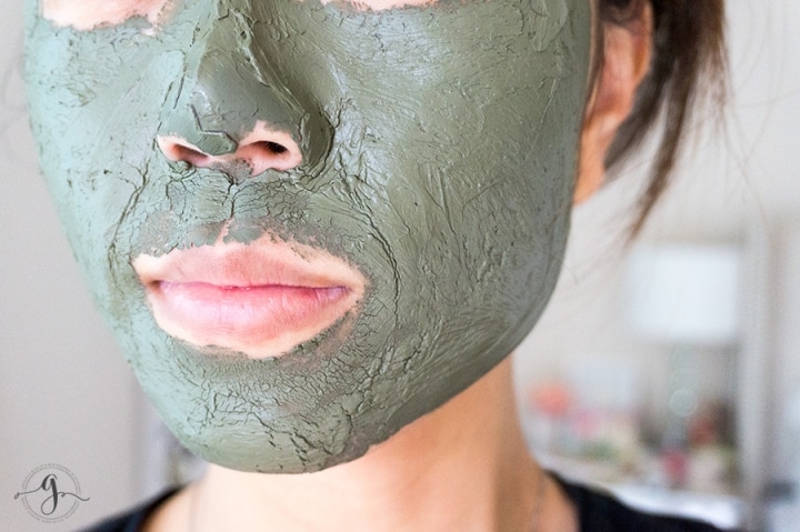 Love mud masks but find them too dry for the winter time? Learn how you can easily upgrade your mud mask for the winter time!