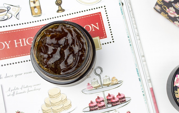 Sandwich masking with the DearPacker Black Tea & Black Rose Mask