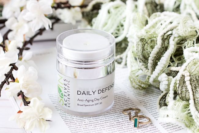 Physical sunscreens, yay or nay? The Skin Actives Daily Defense Anti-Aging Day Cream SPF30 review