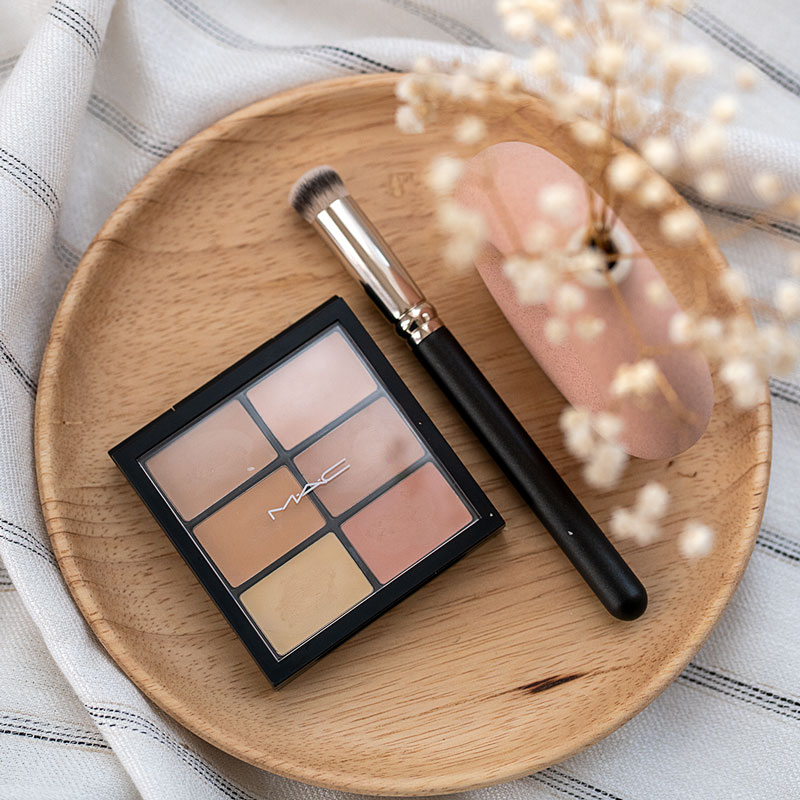 best concealer for dark circles: MAC Studio Fix Conceal and Correct Palette